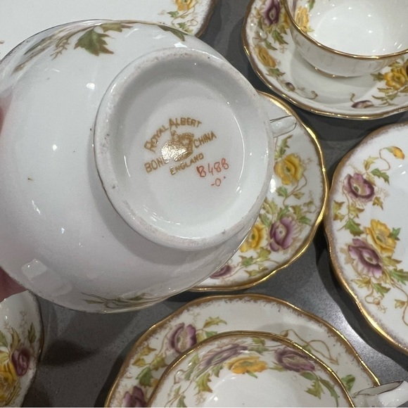 Vintage Royal Albert Crown China Poppies Tea Set – Service for 4 – Hand Painted - Picture 14 of 16